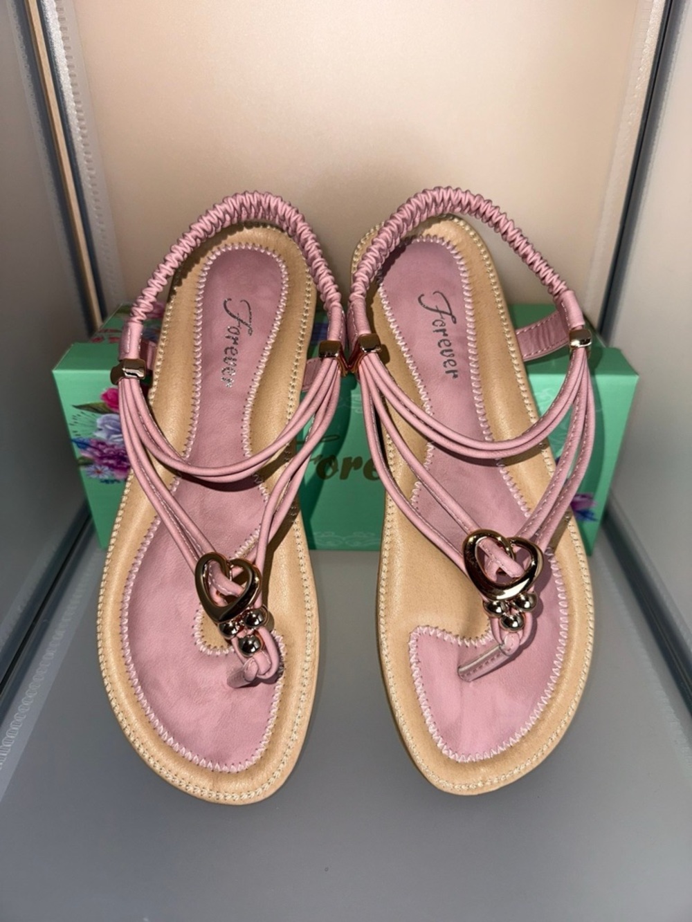 Forever Link Women's Heart Shaped Pendant Blush Sandals Size 7 New